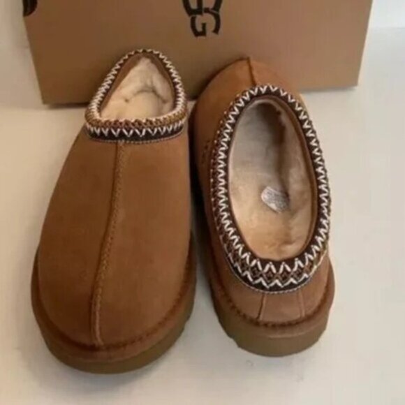 UGg mini Snow BooTs - Picture 1 of 4